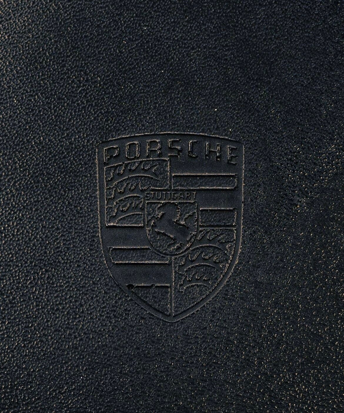 Porsche-embleem in leder
